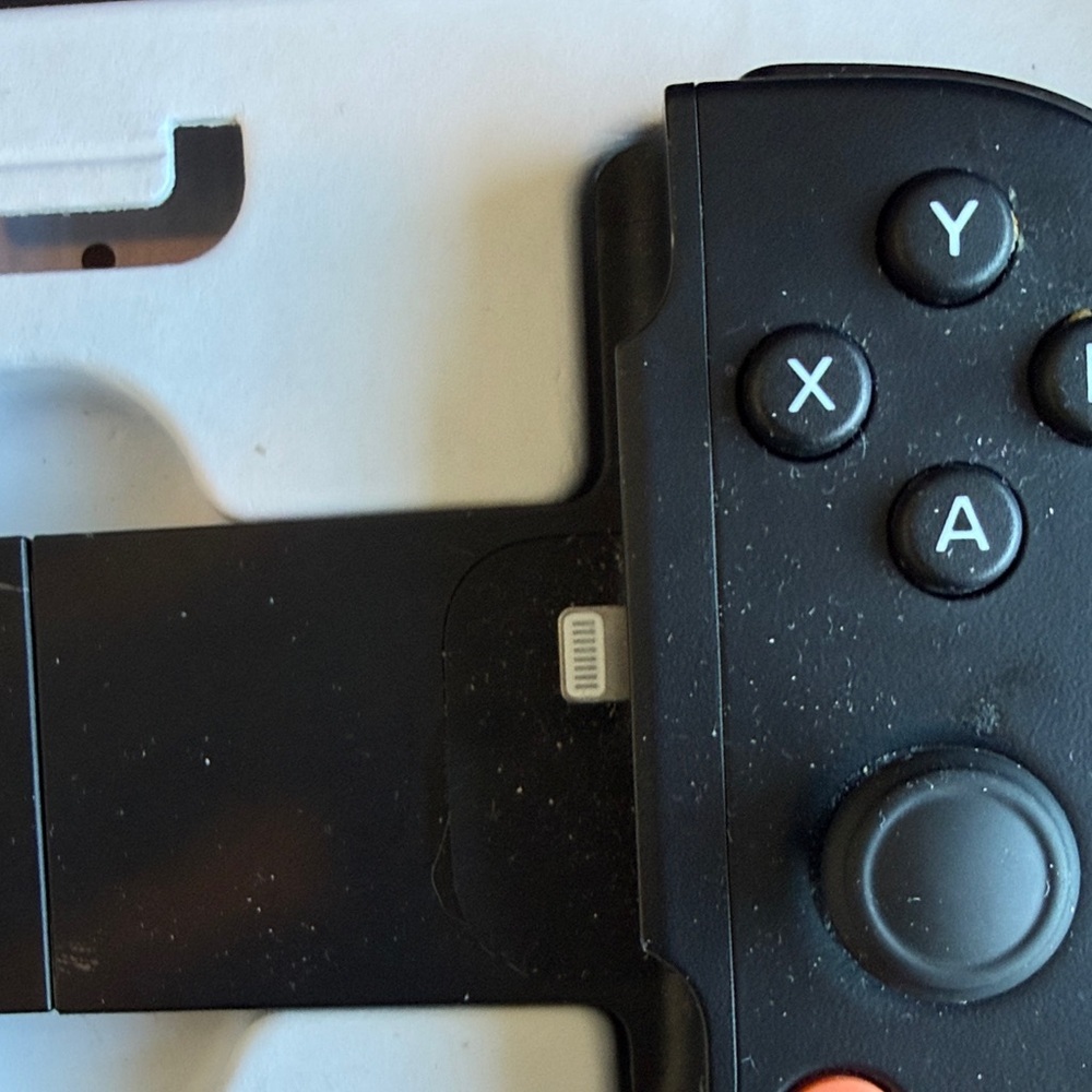 Backbone One Mobile Gaming Controller - Black - Picture 4 of 4